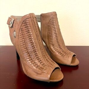 Vince Camuto heels / Size 7